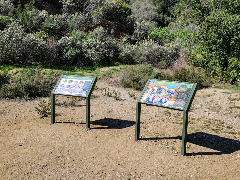 Veterans Park trail signs